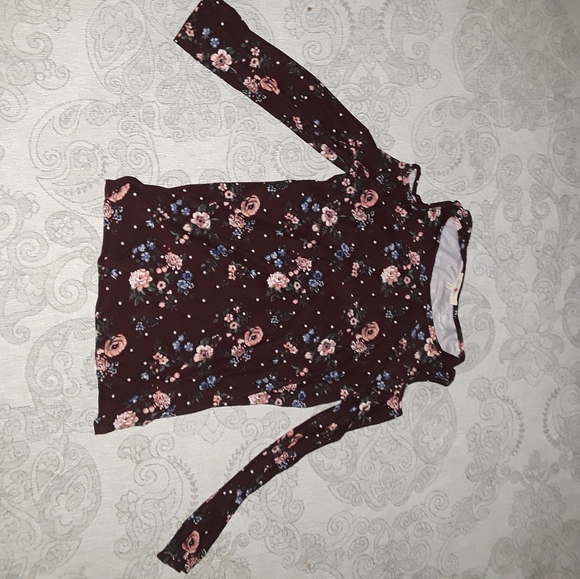 Tops - Cold shoulder Tunic